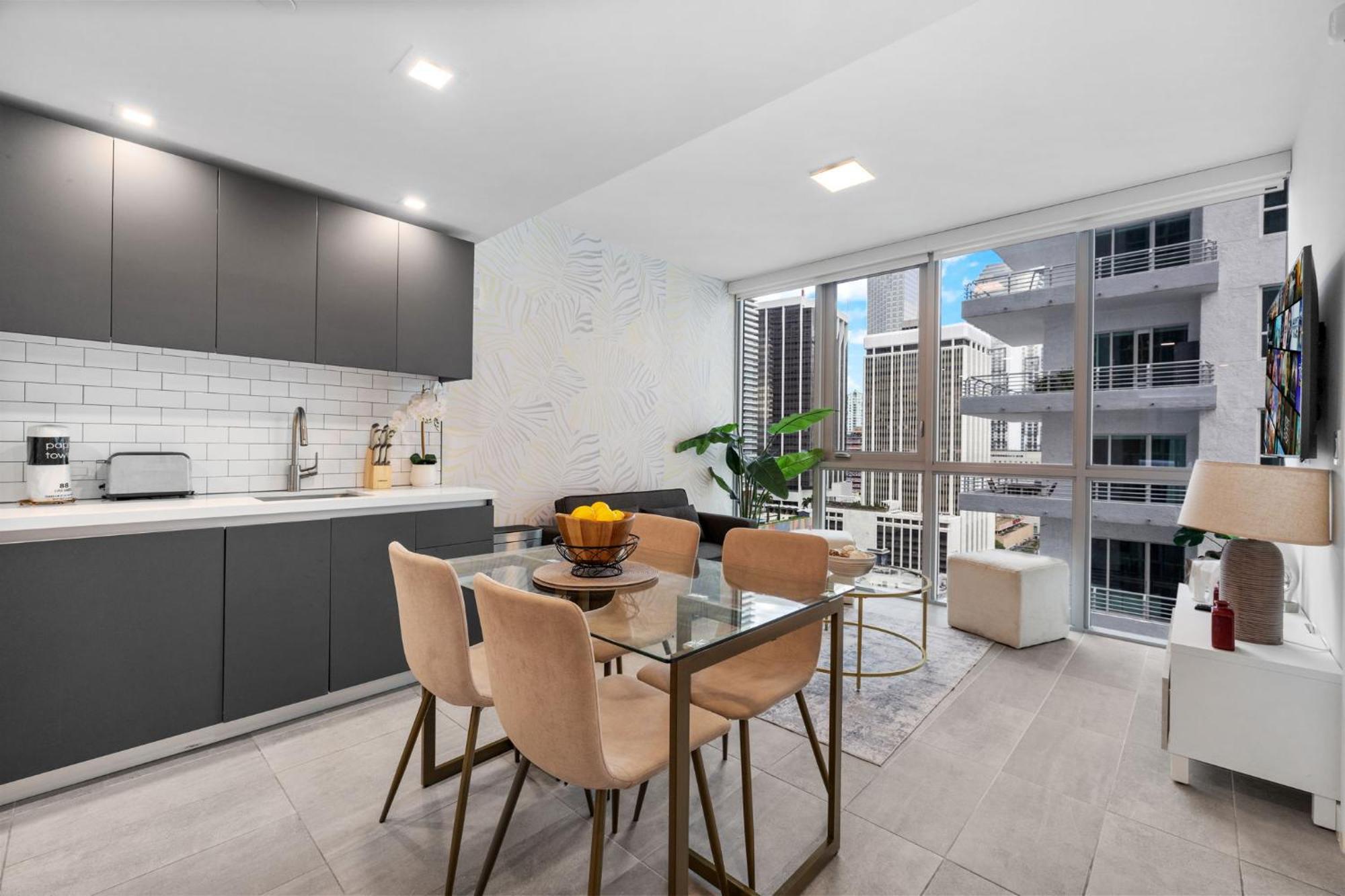 Luxury Living In The Heart Of Downtown *